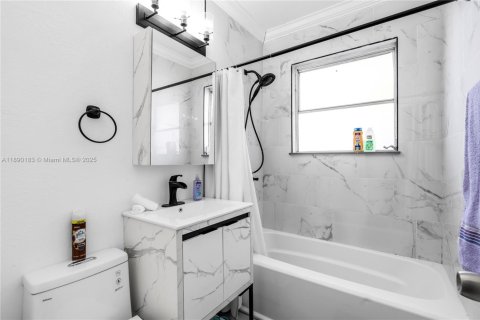 Снять в аренду виллу или дом в Майами, Флорида 2 спальни, 78.97м2, № 1947910 - фото 10