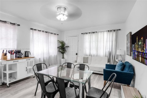 Снять в аренду виллу или дом в Майами, Флорида 2 спальни, 78.97м2, № 1947910 - фото 6