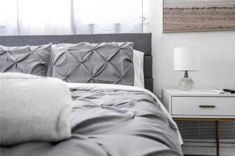 Снять в аренду виллу или дом в Майами, Флорида 2 спальни, 78.97м2, № 1947910 - фото 19