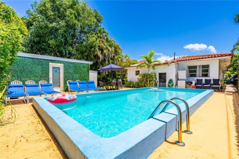 Снять в аренду виллу или дом в Майами, Флорида 2 спальни, 78.97м2, № 1947910 - фото 25