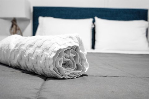 Снять в аренду виллу или дом в Майами, Флорида 2 спальни, 78.97м2, № 1947910 - фото 16