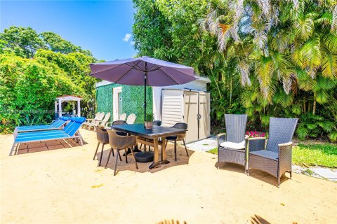 Снять в аренду виллу или дом в Майами, Флорида 2 спальни, 78.97м2, № 1947910 - фото 20