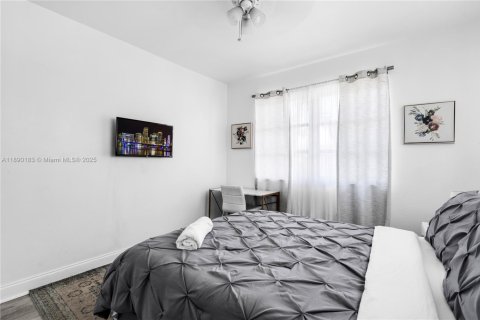 Снять в аренду виллу или дом в Майами, Флорида 2 спальни, 78.97м2, № 1947910 - фото 13