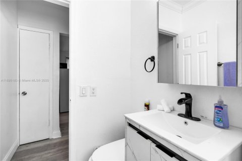 Снять в аренду виллу или дом в Майами, Флорида 2 спальни, 78.97м2, № 1947910 - фото 11