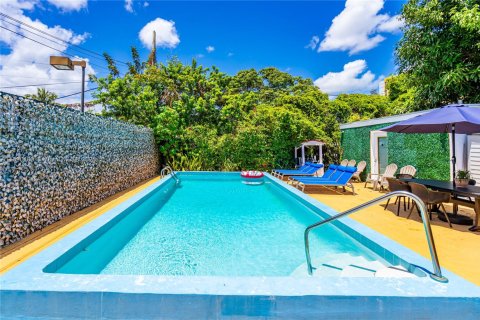 Снять в аренду виллу или дом в Майами, Флорида 2 спальни, 78.97м2, № 1947910 - фото 23