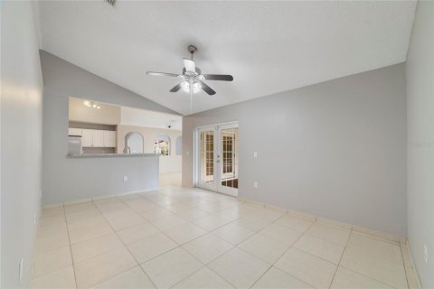 Villa ou maison à vendre à Kissimmee, Floride: 4 chambres, 153.47 m2 № 2413986 - photo 12