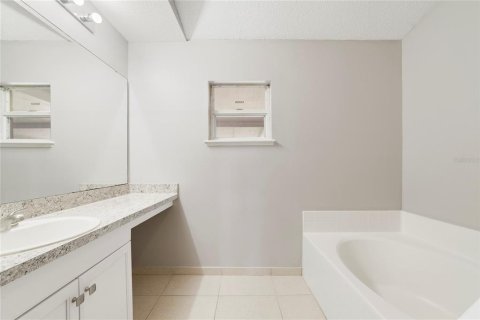Villa ou maison à vendre à Kissimmee, Floride: 4 chambres, 153.47 m2 № 2413986 - photo 21