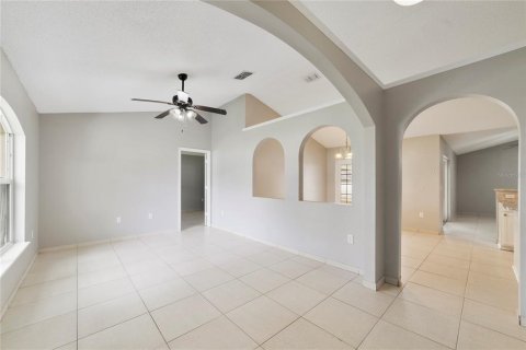 Villa ou maison à vendre à Kissimmee, Floride: 4 chambres, 153.47 m2 № 2413986 - photo 3