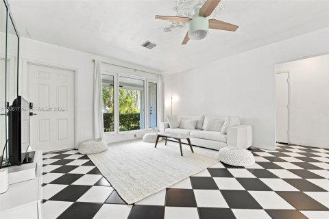 Villa ou maison à vendre à Oakland Park, Floride: 2 chambres, 137.31 m2 № 2265398 - photo 13