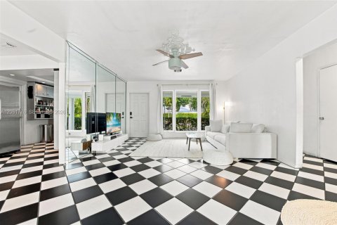 Villa ou maison à vendre à Oakland Park, Floride: 2 chambres, 137.31 m2 № 2265398 - photo 17