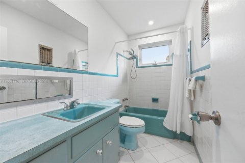 Villa ou maison à vendre à Oakland Park, Floride: 2 chambres, 137.31 m2 № 2265398 - photo 25