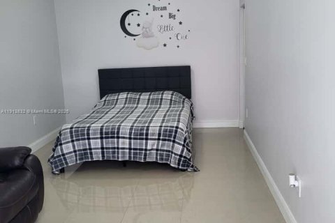 Commercial property in Miami, Florida 1 bedroom, 104.98 sq.m. № 1968507 - photo 3