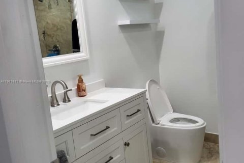 Commercial property in Miami, Florida 1 bedroom, 104.98 sq.m. № 1968507 - photo 5