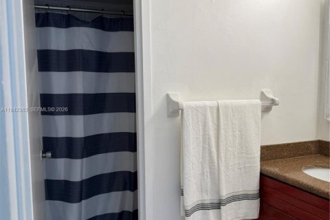 Condo in North Bay Village, Florida, 3 bedrooms  № 1999425 - photo 9