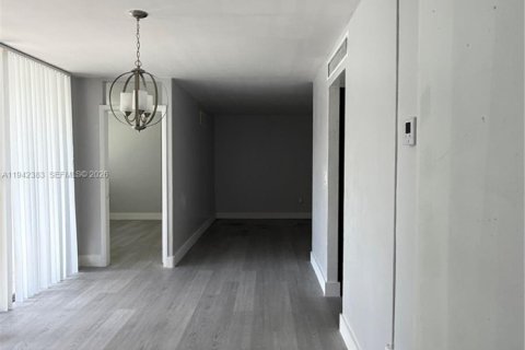 Condo in North Bay Village, Florida, 3 bedrooms  № 1999425 - photo 8