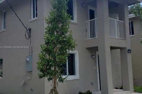 Casa en Miami, Florida 5 dormitorios, 284.47 m2 № 1990946