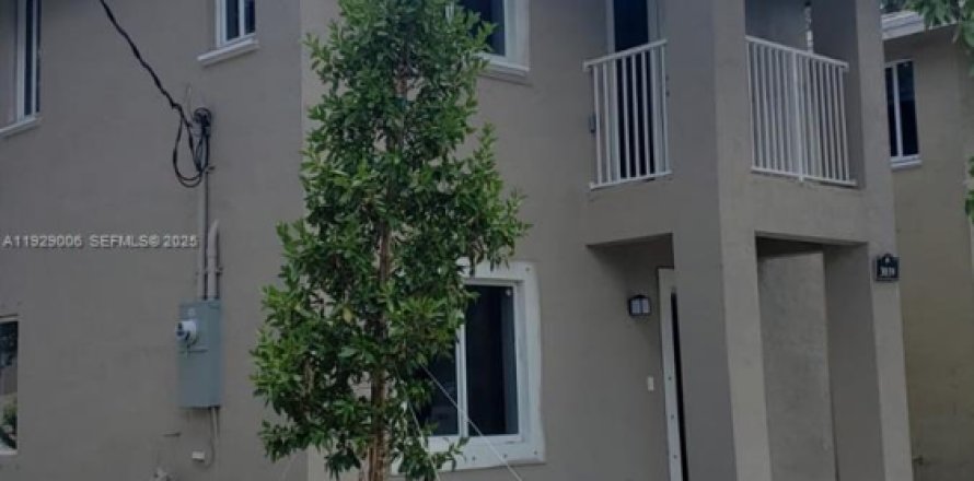 Casa en Miami, Florida 5 dormitorios, 284.47 m2 № 1990946