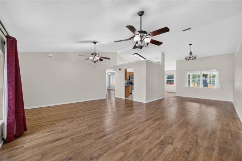House in Ocala, Florida 3 bedrooms, 161.56 sq.m. № 2155846 - photo 12