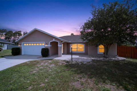 House in Ocala, Florida 3 bedrooms, 161.56 sq.m. № 2155846