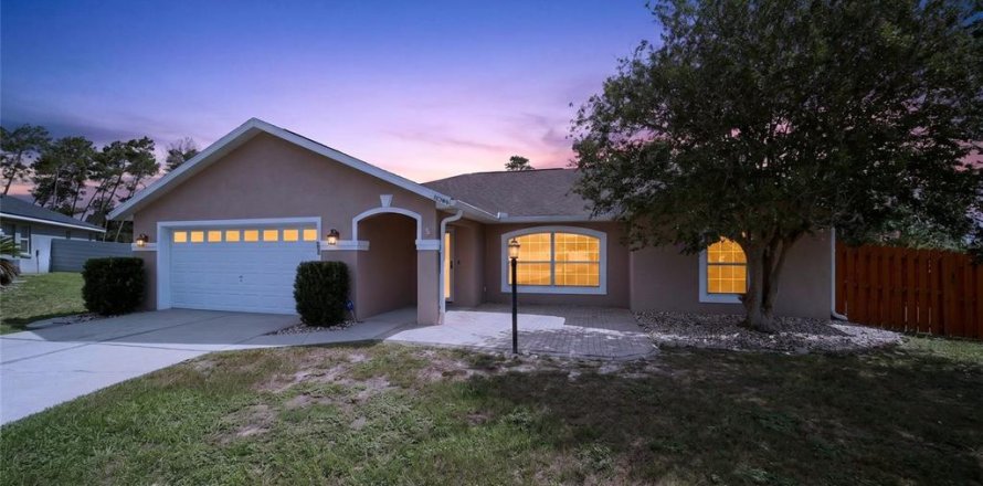 House in Ocala, Florida 3 bedrooms, 161.56 sq.m. № 2155846