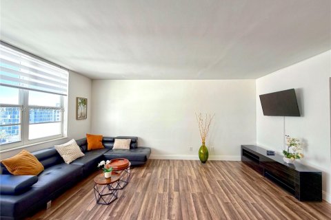 Снять в аренду кондоминиум в Майами-Бич, Флорида 51.1м2, № 2048974 - фото 3