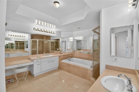 Condo in Aventura, Florida, 2 bedrooms  № 1821577 - photo 21