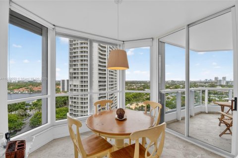 Condo in Aventura, Florida, 2 bedrooms  № 1821577 - photo 14