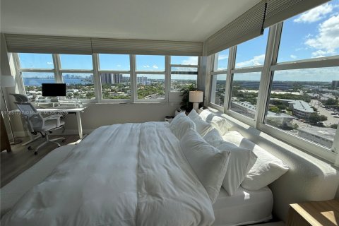 Condo in North Miami, Florida, 2 bedrooms № 1858943 - photo 3