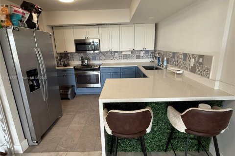 Condo in North Miami, Florida, 2 bedrooms № 1858943 - photo 2