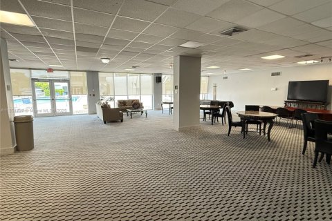 Condo in North Miami, Florida, 2 bedrooms № 1858943 - photo 16