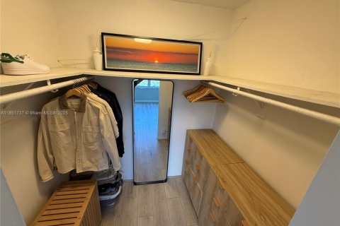 Condo in North Miami, Florida, 2 bedrooms № 1858943 - photo 7