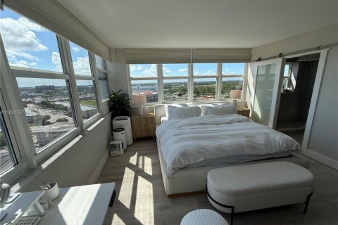 Condo in North Miami, Florida, 2 bedrooms № 1858943 - photo 5