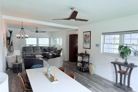 House in Orlando, Florida 2 bedrooms, 120.03 sq.m. № 1813323 - photo 7