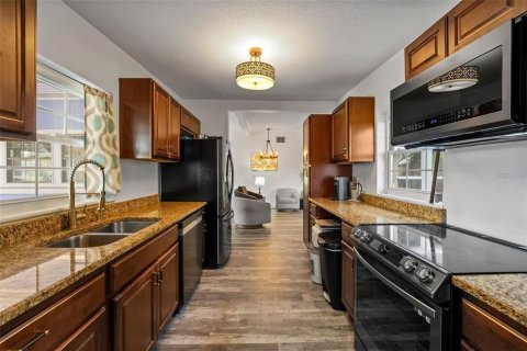 House in Orlando, Florida 2 bedrooms, 120.03 sq.m. № 1813323 - photo 13