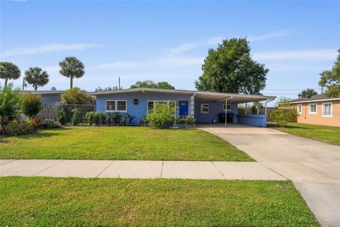 House in Orlando, Florida 2 bedrooms, 120.03 sq.m. № 1813323 - photo 2