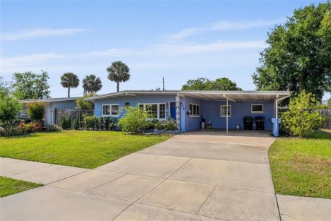 House in Orlando, Florida 2 bedrooms, 120.03 sq.m. № 1813323 - photo 1