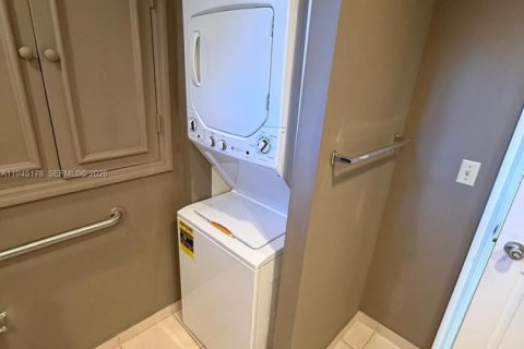 Condo in Coral Springs, Florida, 1 bedroom  № 2001522 - photo 15