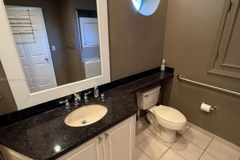 Condo in Coral Springs, Florida, 1 bedroom  № 2001522 - photo 16