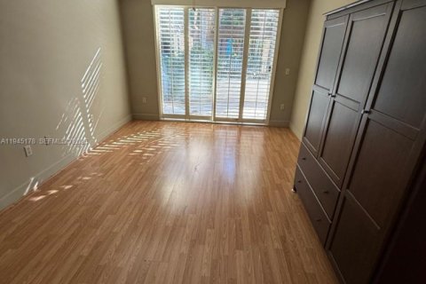 Condo in Coral Springs, Florida, 1 bedroom  № 2001522 - photo 13