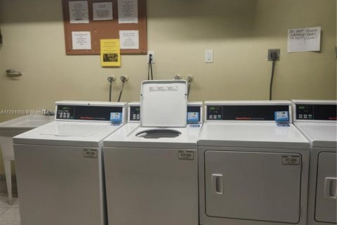 Купить кондоминиум в Холливуд, Флорида 1 спальня, 78.41м2, № 1985589 - фото 25