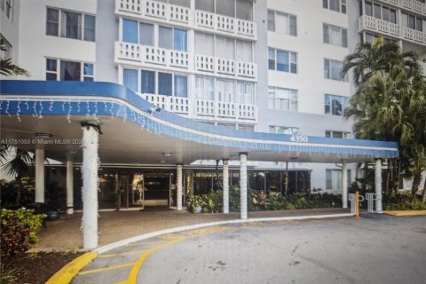 Купить кондоминиум в Холливуд, Флорида 1 спальня, 78.41м2, № 1985589 - фото 29