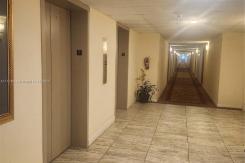 Купить кондоминиум в Холливуд, Флорида 1 спальня, 78.41м2, № 1985589 - фото 23
