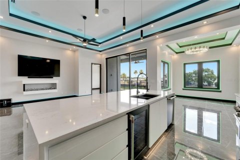 Купить виллу или дом в Аполло-Бич, Флорида 7 комнат, 196.49м2, № 1219831 - фото 23