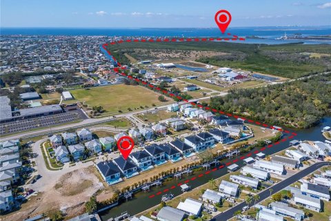 Купить виллу или дом в Аполло-Бич, Флорида 7 комнат, 196.49м2, № 1219831 - фото 2