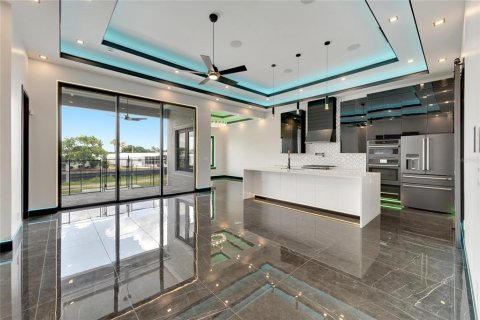 Купить виллу или дом в Аполло-Бич, Флорида 7 комнат, 196.49м2, № 1219831 - фото 12