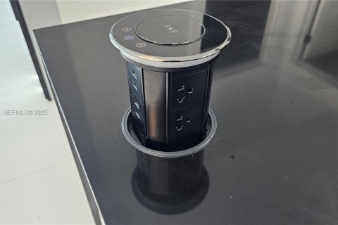 Condo in Miami, Florida, 3 bedrooms  № 1988676 - photo 11