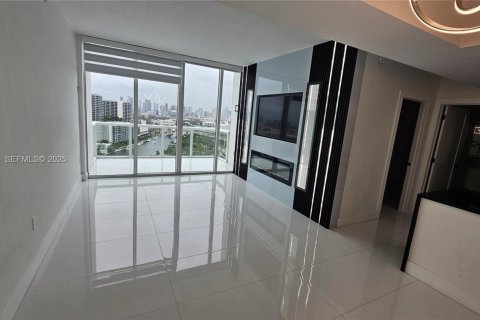 Condo in Miami, Florida, 3 bedrooms  № 1988676 - photo 4