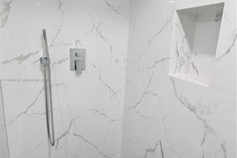 Condo in Miami, Florida, 3 bedrooms  № 1988676 - photo 28