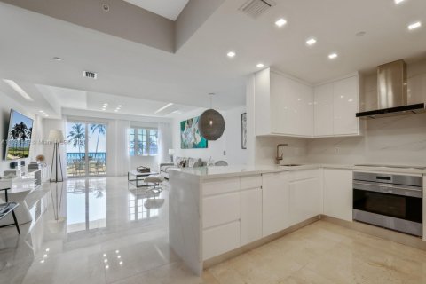 Снять в аренду кондоминиум в Майами-Бич, Флорида 2 спальни, 174.19м2, № 1958809 - фото 5