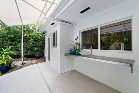 Casa en venta en Miami Beach, Florida, 4 dormitorios, 273.23 m2 № 1965137 - foto 29